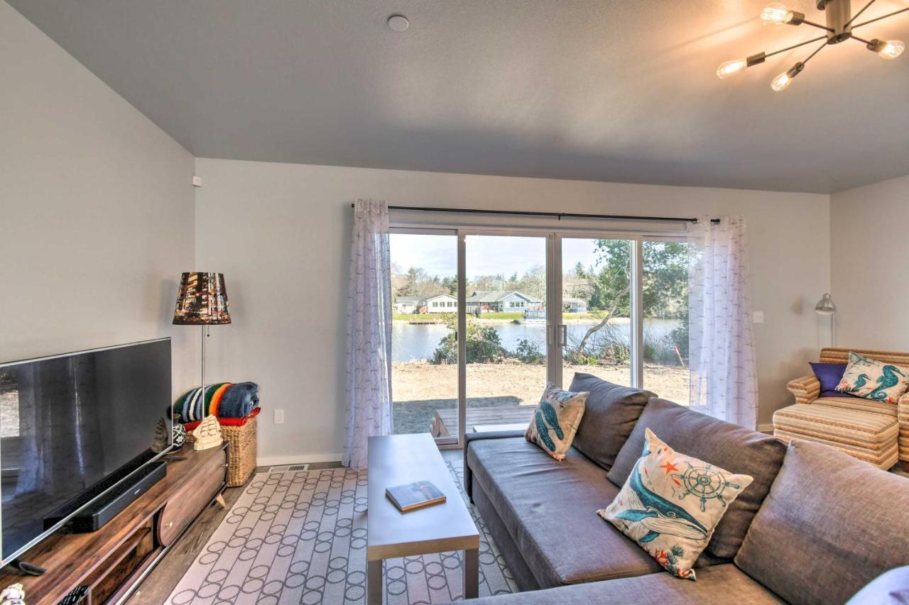 Canal Cottage Retreat With Dock And Waterfront Views Ocean Shores Eksteriør billede