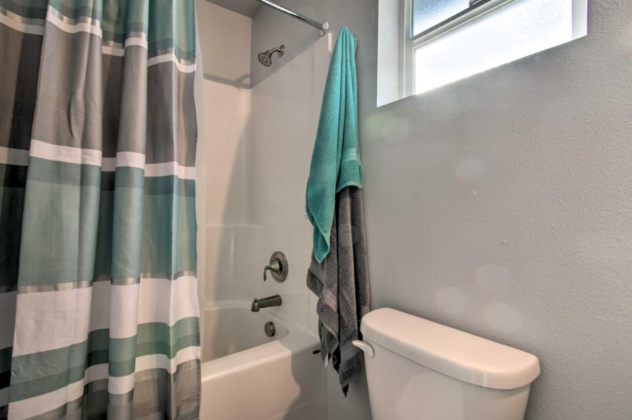 Canal Cottage Retreat With Dock And Waterfront Views Ocean Shores Eksteriør billede