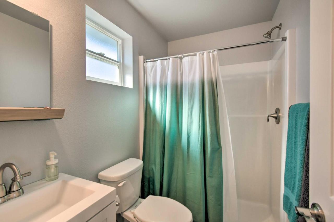 Canal Cottage Retreat With Dock And Waterfront Views Ocean Shores Eksteriør billede