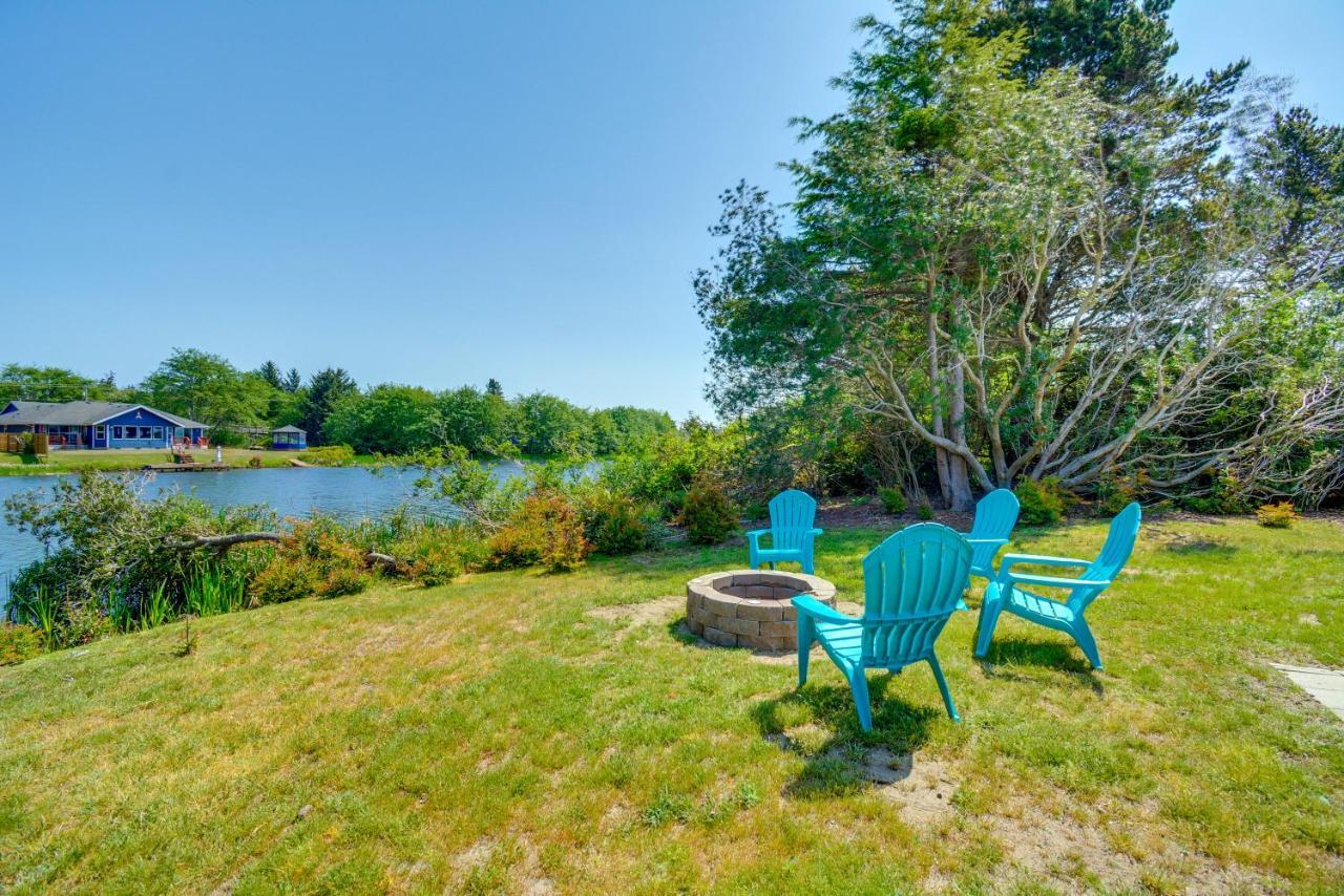 Canal Cottage Retreat With Dock And Waterfront Views Ocean Shores Eksteriør billede