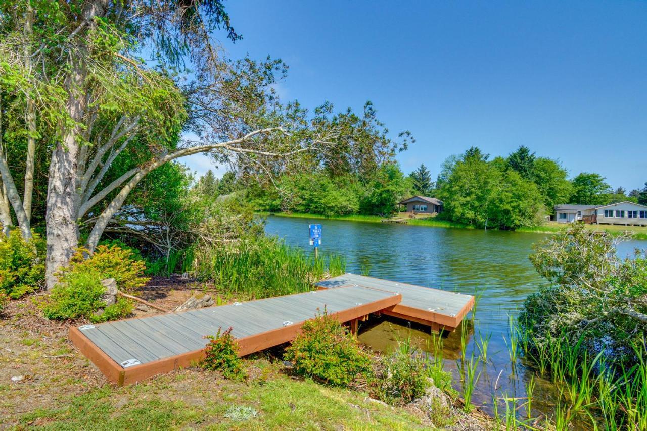 Canal Cottage Retreat With Dock And Waterfront Views Ocean Shores Eksteriør billede